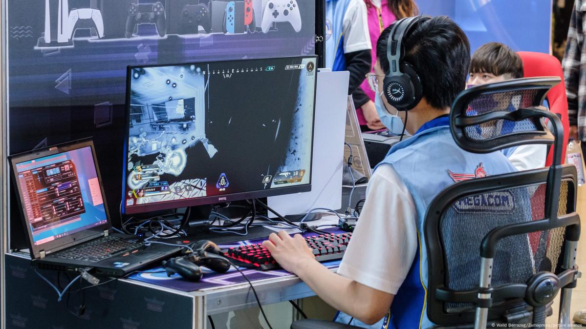 Tips Memanfaatkan Teknologi untuk Latihan E-Sports